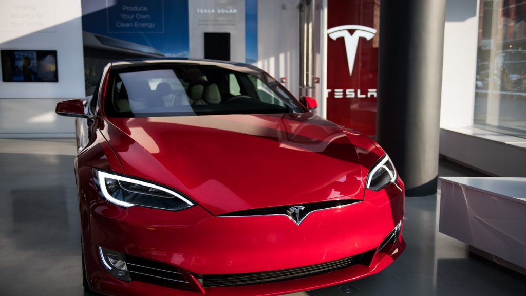 Tiệm cầm xe ô tô Tesla lãi suất thấp